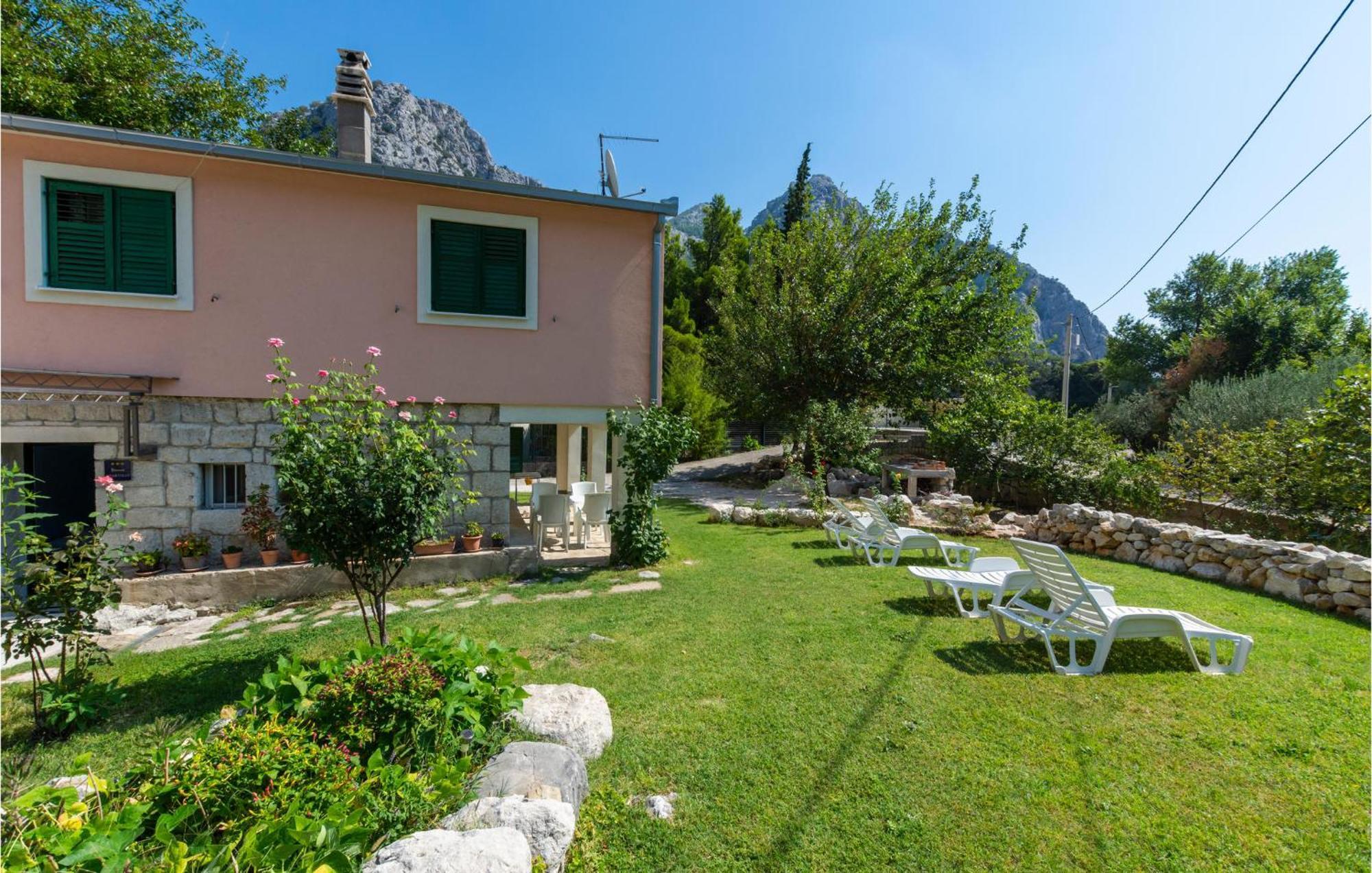 Lovely Apartment In Omis With Kitchen Esterno foto