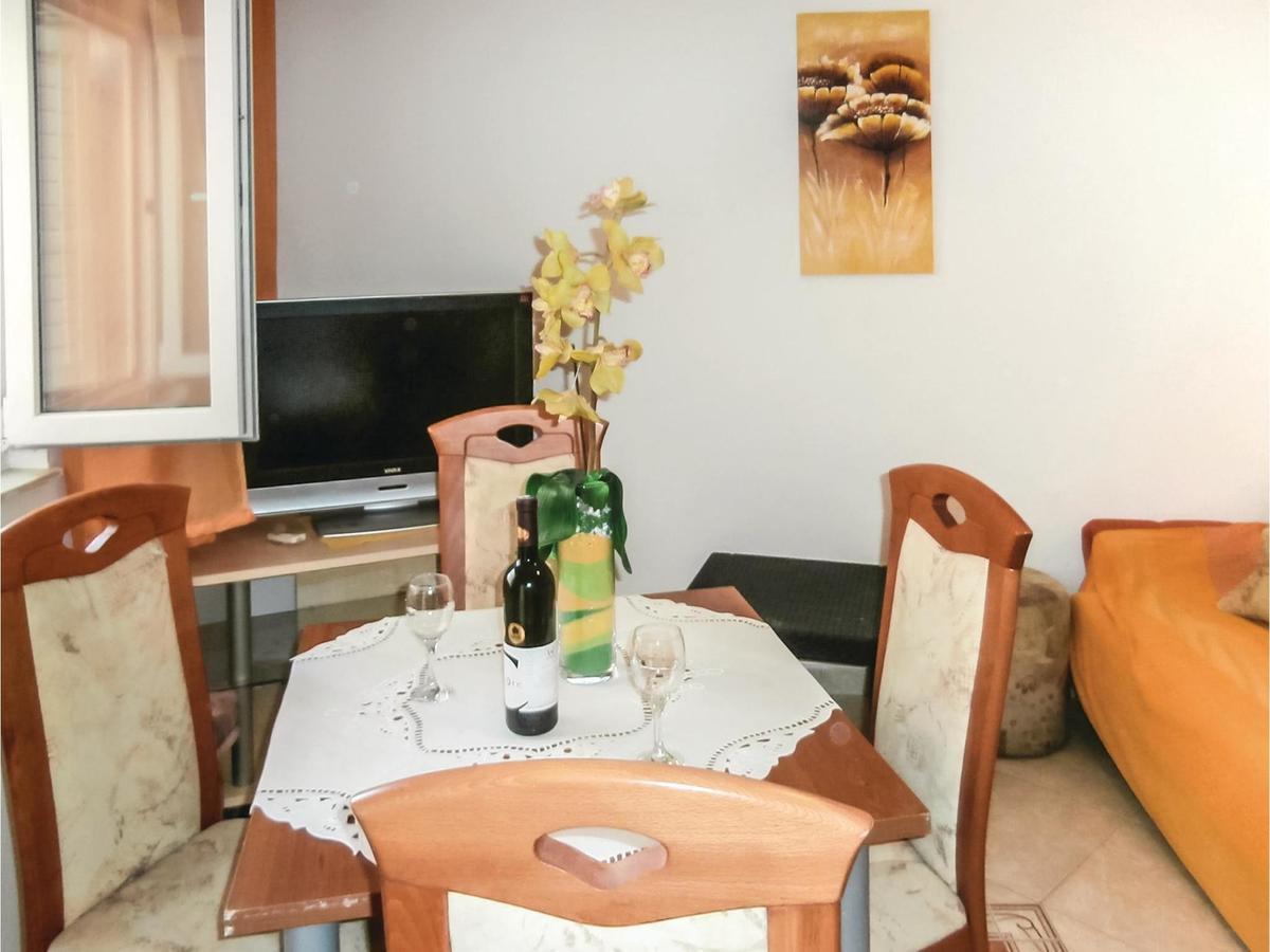 Lovely Apartment In Omis With Kitchen Esterno foto