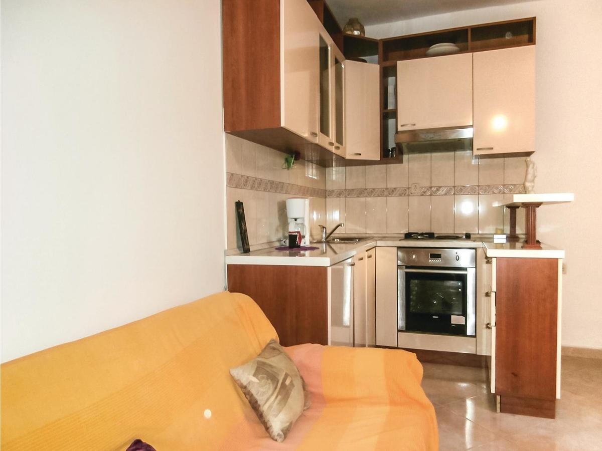 Lovely Apartment In Omis With Kitchen Esterno foto