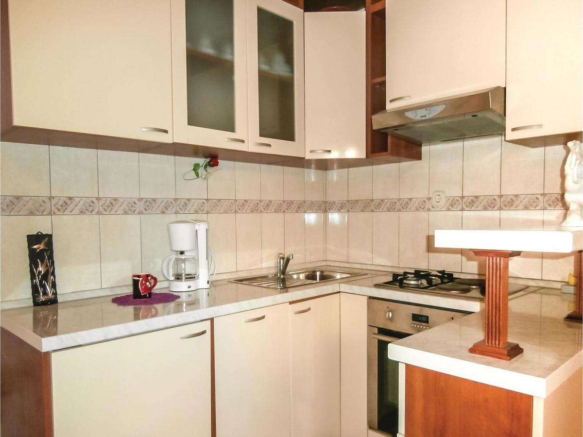 Lovely Apartment In Omis With Kitchen Esterno foto